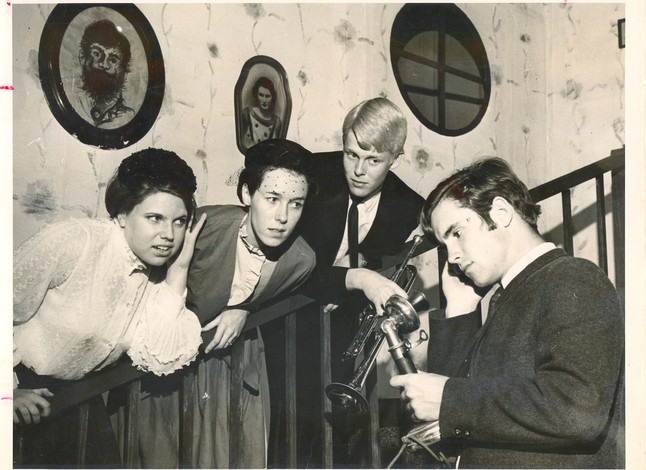 Actors Debra Guest, Nancy Lamb, Alan Brooks, Billy Barber