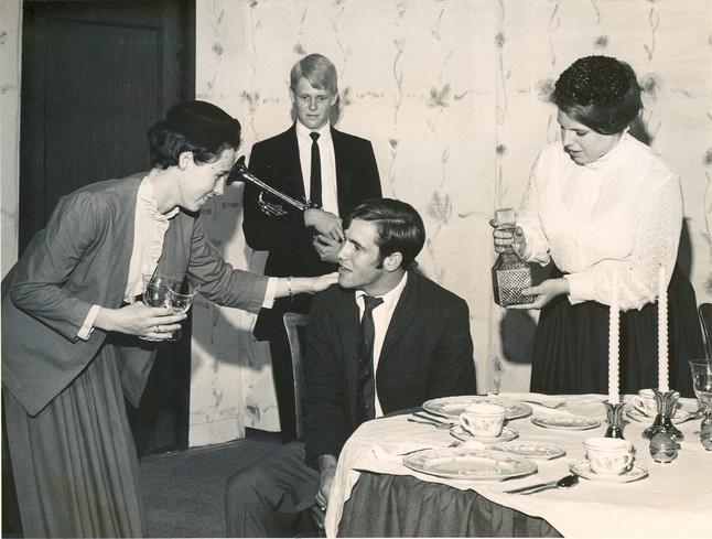 Nancy Lamb, Debra Guest try to poison Billy Barber, Alan Brooks looks on